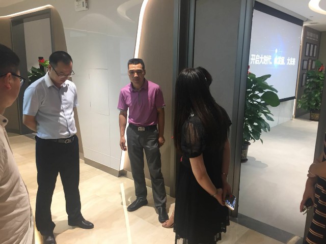建材行業專家組團參觀德利豐家居，探討巖板發(圖1)