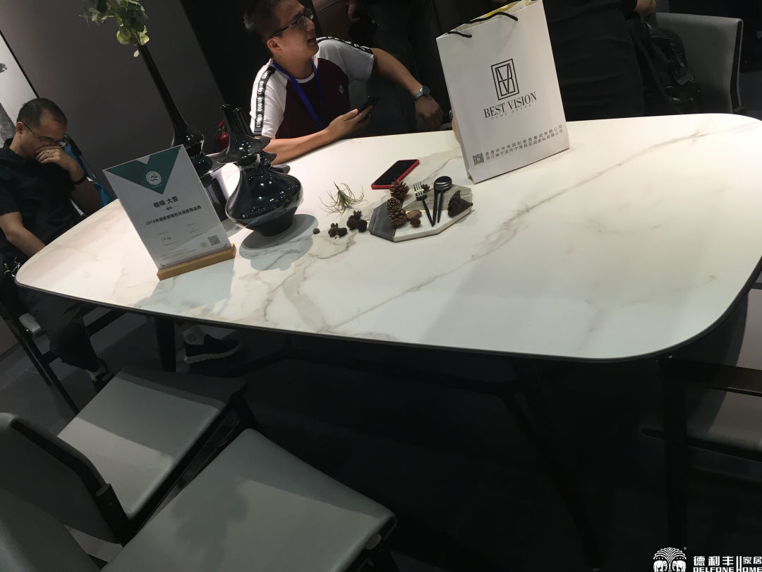 < NEWS >德利豐巖板新風(fēng)潮卷席上海國際家具展覽會(圖5)