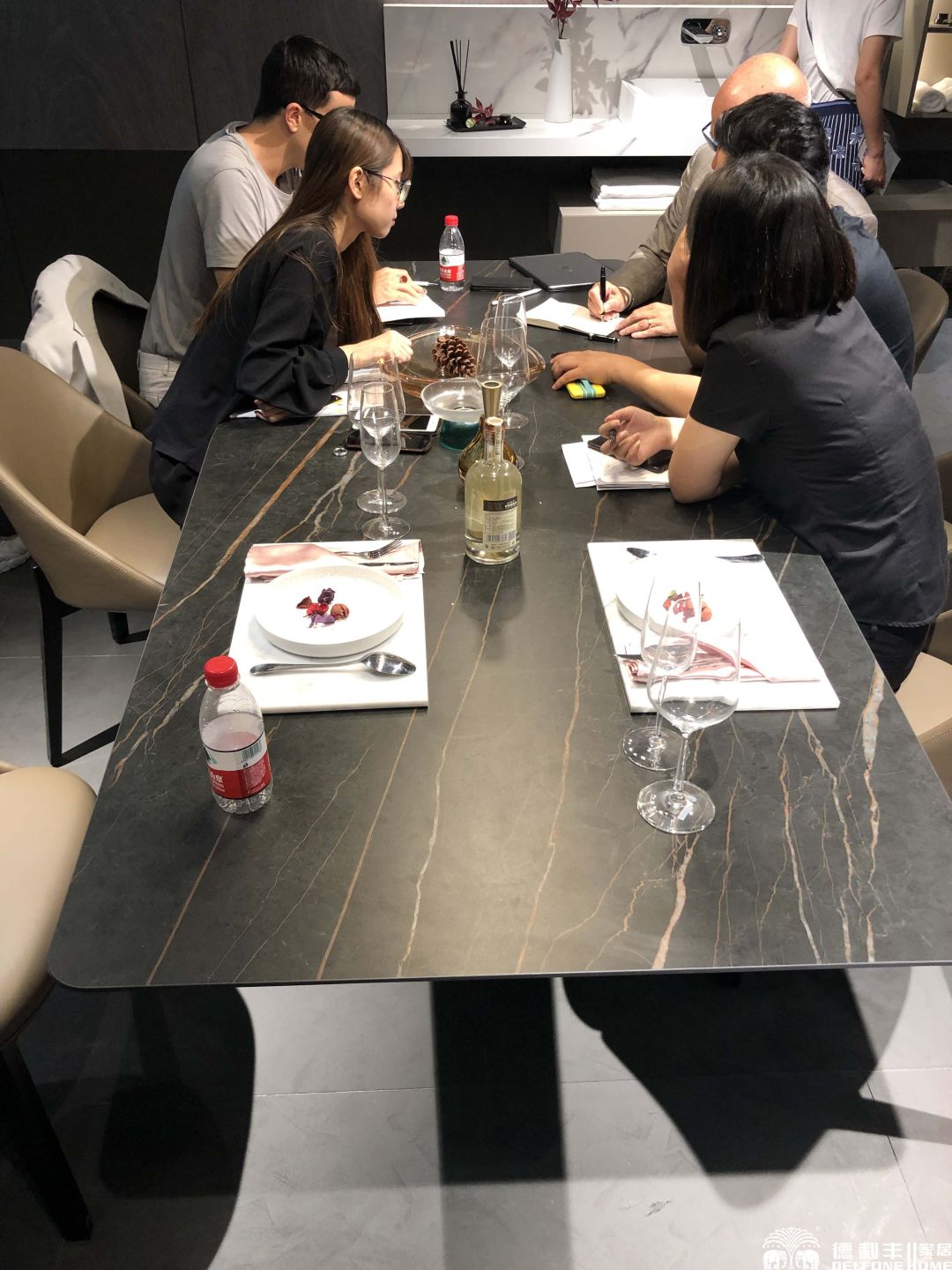 < NEWS >德利豐巖板新風(fēng)潮卷席上海國際家具展覽會(圖8)